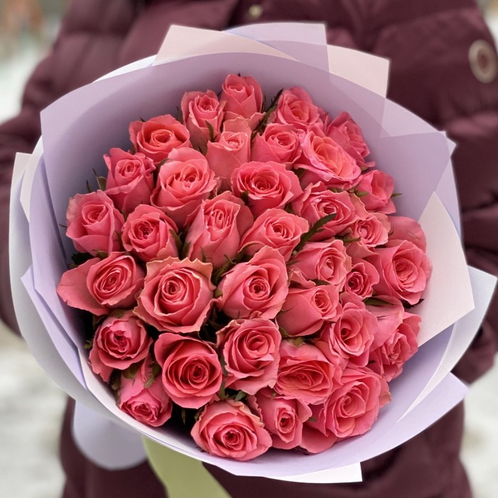 35 коралловых роз Эйс пинк